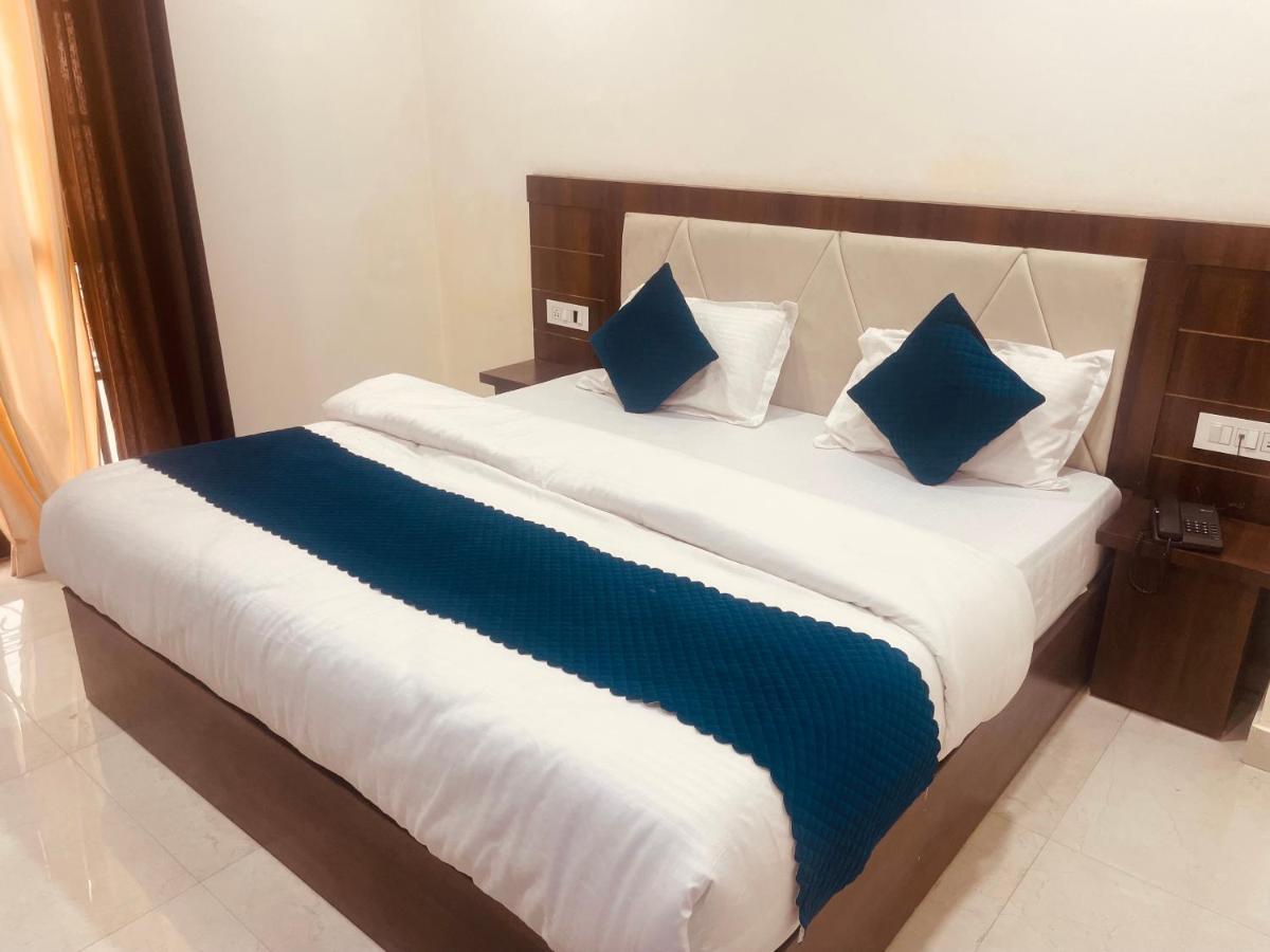 Divine Ganga - Luxury Comfort ! Travellers Delight ! Budget Friendly ! Prime Location ! Guest Favourite Haridwār Exterior foto